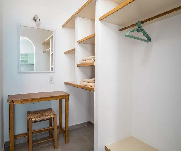 Alcyone Serifos Town